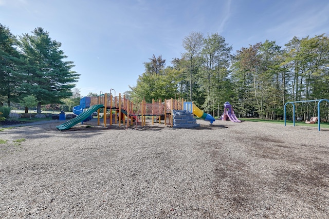 8066 Red Squirrel Dr, Tobyhanna, PA 18466 - view of community play area