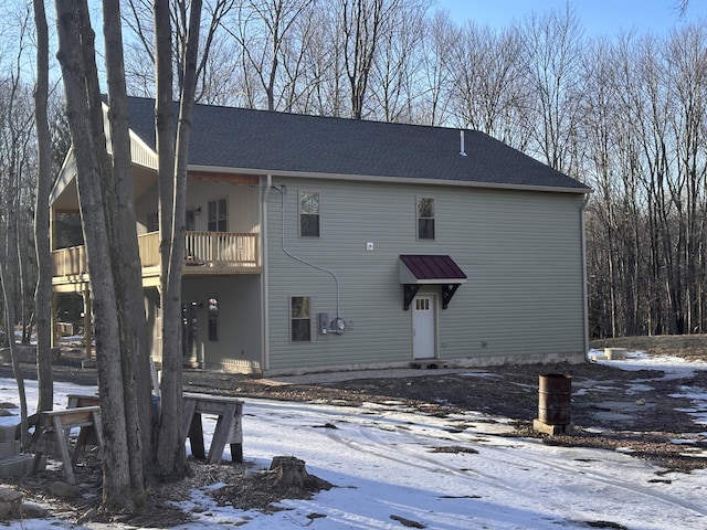 39 Wolf Way, White Haven, PA 18661 - snow covered rear of property with a balcony
