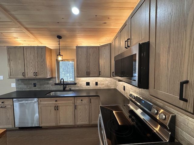 39 Wolf Way, White Haven, PA 18661 - kitchen featuring a sink, tasteful backsplash, appliances with stainless steel finishes, hanging light fixtures, and dark countertops