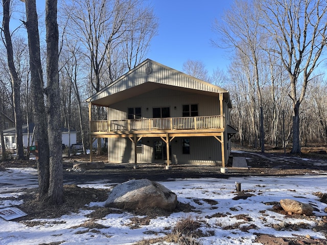 view of front of property featuring a wooden deck