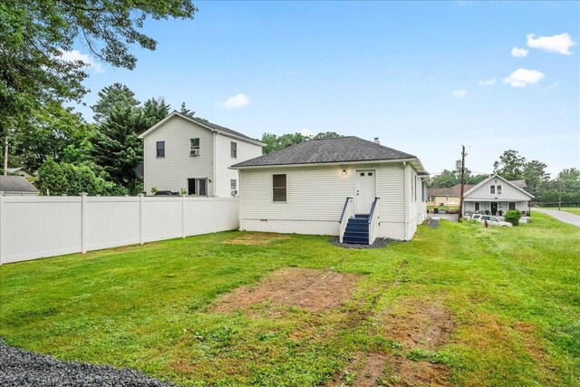428 Shook Ave, Stroudsburg, PA 18360 - back of property with entry steps