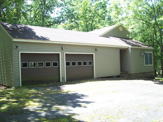 2112 Yorkshire Ct, Bushkill, PA 18324 - view of front of home featuring a shingled roof and driveway
