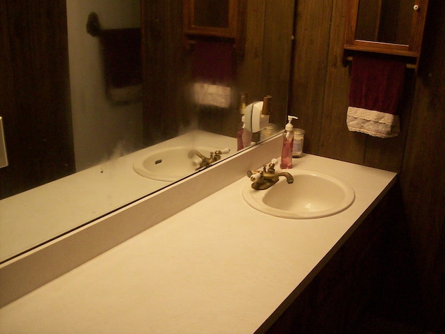 2112 Yorkshire Ct, Bushkill, PA 18324 - bathroom featuring vanity
