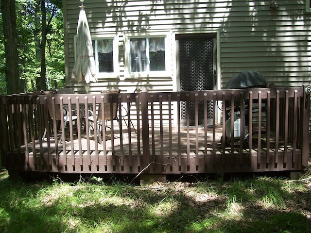 2112 Yorkshire Ct, Bushkill, PA 18324 - view of deck