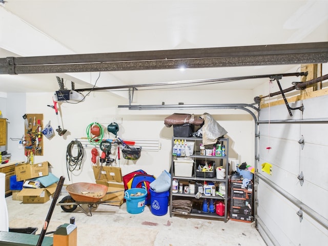 140 Boones Trl, Pocono Pines, PA 18350 - garage with a garage door opener