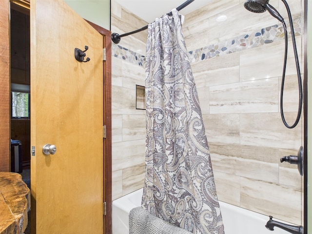 140 Boones Trl, Pocono Pines, PA 18350 - full bath with shower / tub combo with curtain