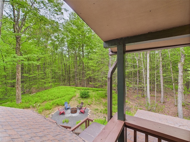 140 Boones Trl, Pocono Pines, PA 18350 - view of yard featuring a fire pit, a patio area, and a forest view