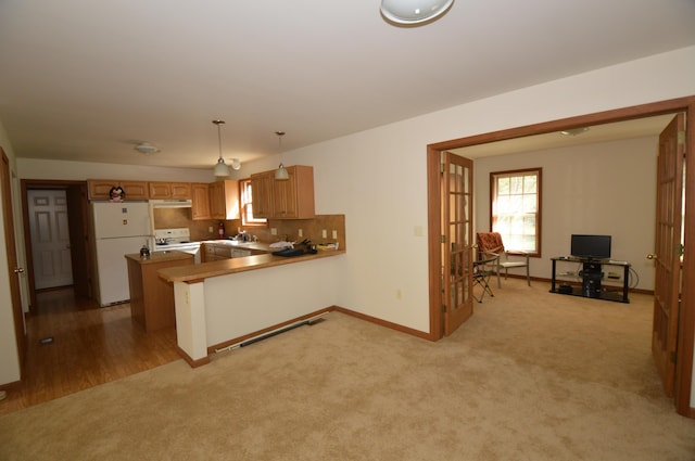 141 Fergus Way, Tobyhanna, PA 18466 - kitchen featuring white appliances, a peninsula, healthy amount of natural light, and light carpet