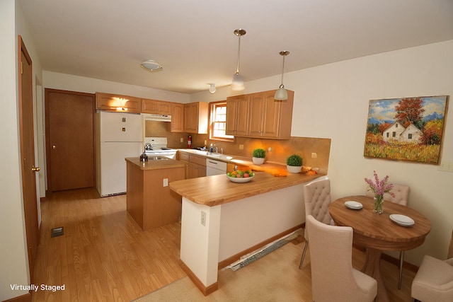 141 Fergus Way, Tobyhanna, PA 18466 - kitchen with white appliances, a center island, a peninsula, light wood-type flooring, and under cabinet range hood