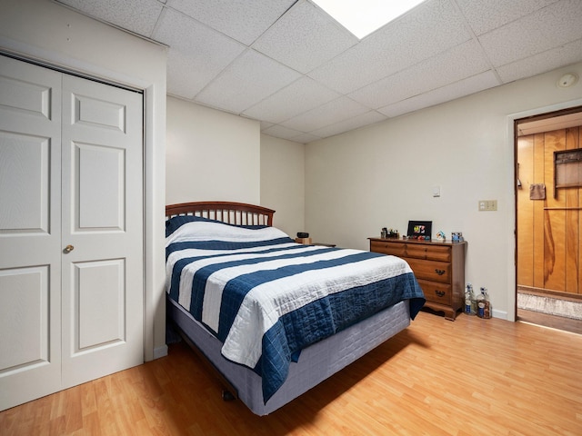 210 N Schanck Ave, Pen Argyl, PA 18072 - bedroom featuring a drop ceiling, wood finished floors, and a closet
