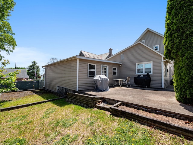210 N Schanck Ave, Pen Argyl, PA 18072 - rear view of house with a patio