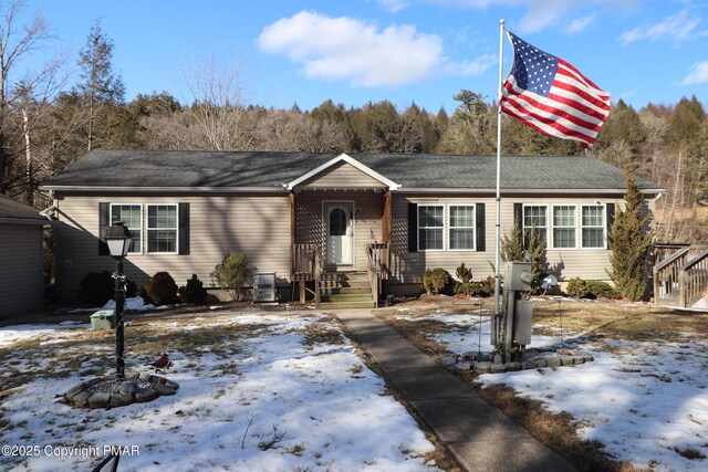 Listing photo 2 for 1242 Blue Mountain Cir, Saylorsburg PA 18353