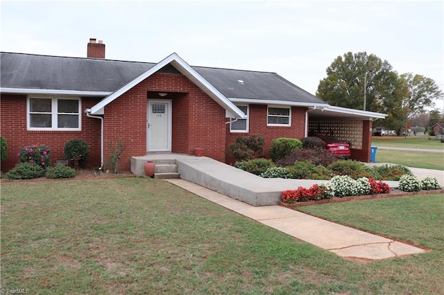 view of front of home with a carport and a front yard