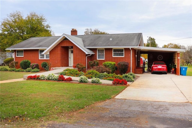 view of front of house featuring a front lawn and a carport