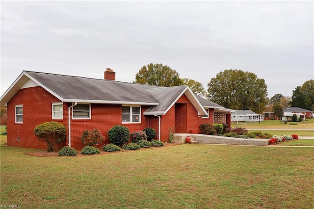 ranch-style home with a front yard