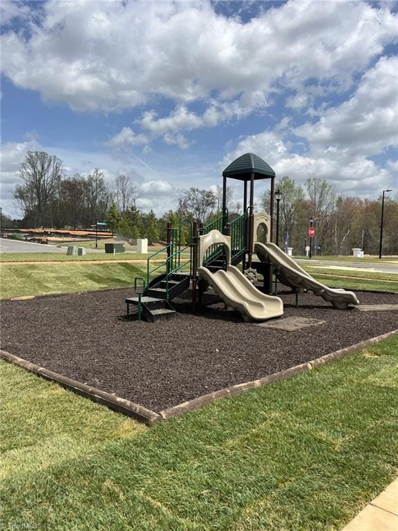 517 Raspberry Hill Rd, Winston-Salem, NC 27106 - community playground with a lawn