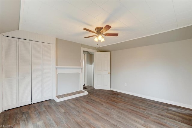 unfurnished bedroom with a closet, hardwood / wood-style flooring, and ceiling fan