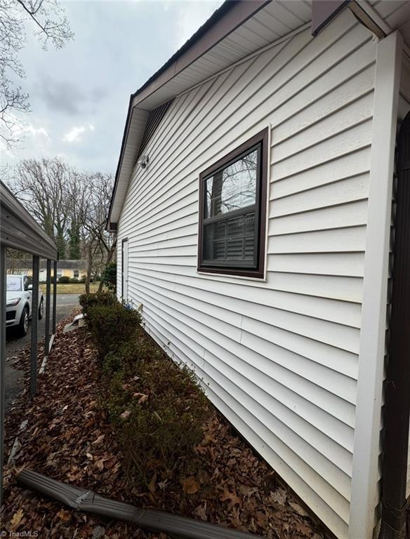 5687 Bull Run Rd, Winston-Salem, NC 27106 - view of side of home