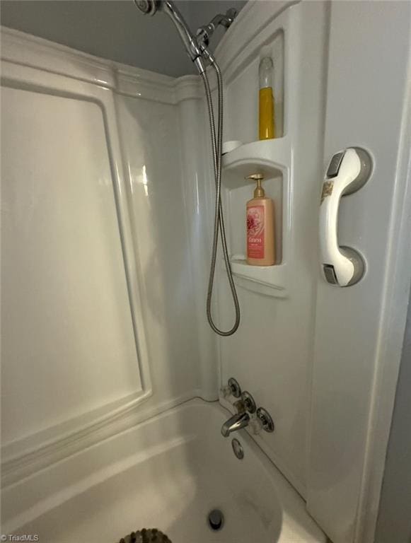 5687 Bull Run Rd, Winston-Salem, NC 27106 - bathroom view of shower / bath combination