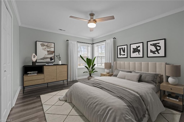 bedroom with ceiling fan, a closet, dark hardwood / wood-style floors, and ornamental molding