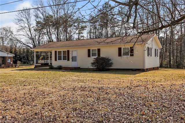 view of front facade featuring a front lawn