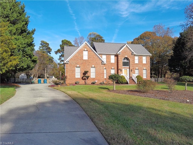 view of front facade with a front lawn