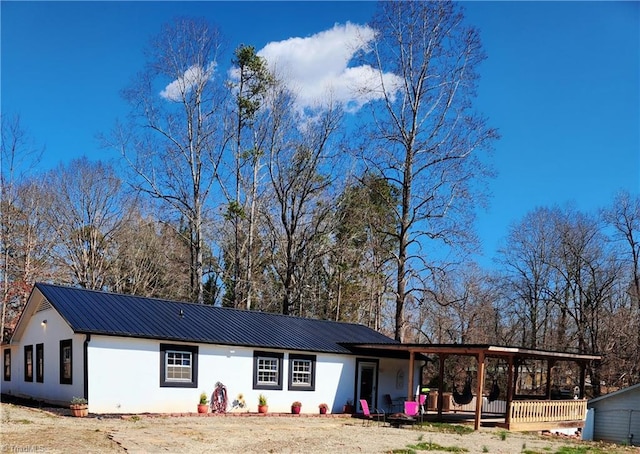 view of front facade with metal roof and stucco siding