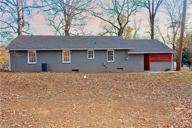 view of back house at dusk