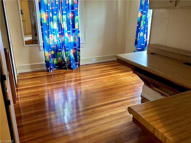 details featuring hardwood / wood-style flooring