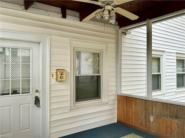 doorway to property with ceiling fan