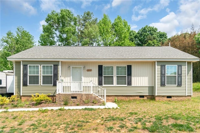 ranch-style home featuring roof with shingles, a front lawn, and crawl space