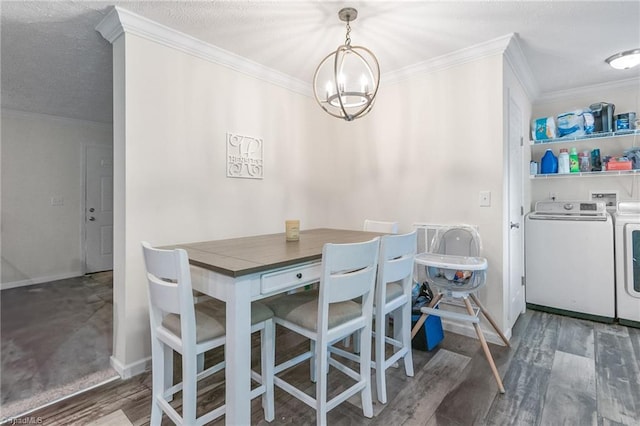 dining area featuring crown molding, a notable chandelier, and washing machine and clothes dryer