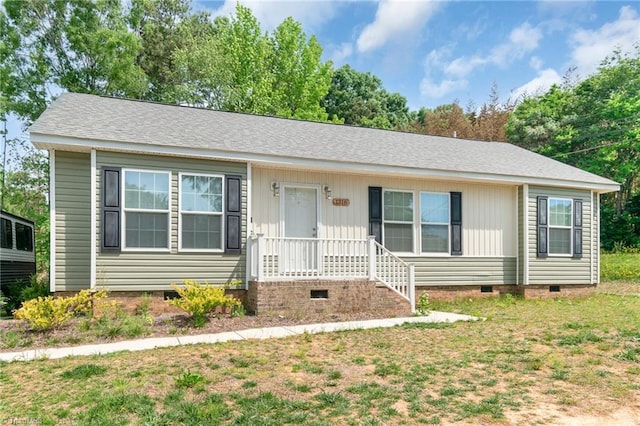 ranch-style house featuring crawl space