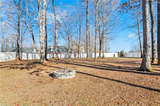 view of yard featuring an outdoor fire pit