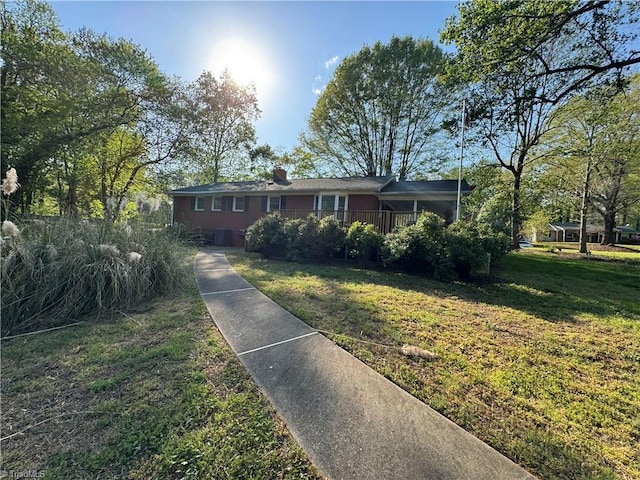 single story home featuring a front yard