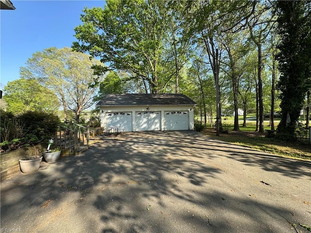 view of detached garage