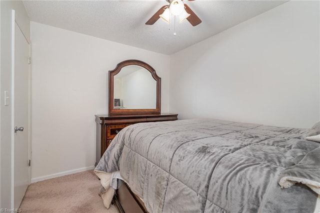 bedroom featuring ceiling fan, a textured ceiling, carpet, and lofted ceiling