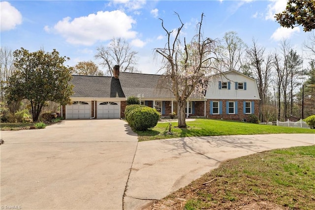 view of front of house featuring a front yard and a garage