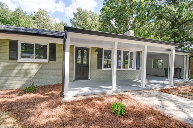 ranch-style home featuring a porch