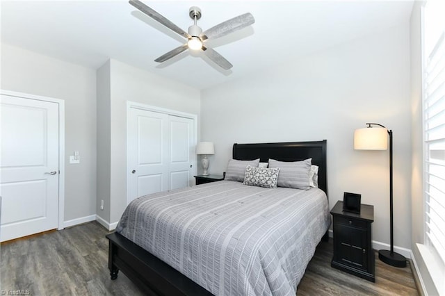 bedroom featuring a ceiling fan, baseboards, wood finished floors, and a closet