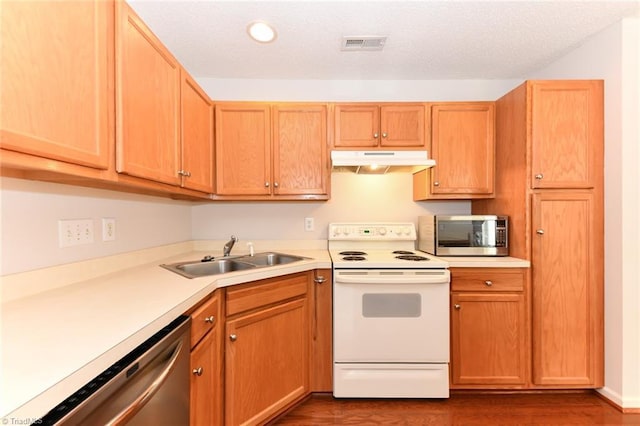 kitchen featuring visible vents, appliances with stainless steel finishes, light countertops, under cabinet range hood, and a sink