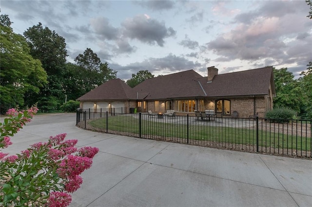 view of front of property featuring a garage and a front yard