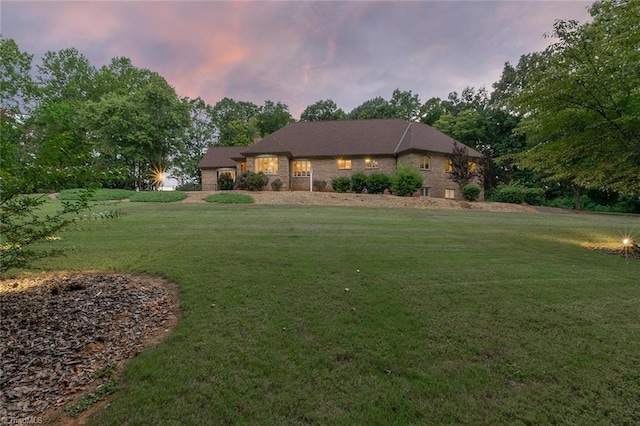 view of front of house featuring a yard