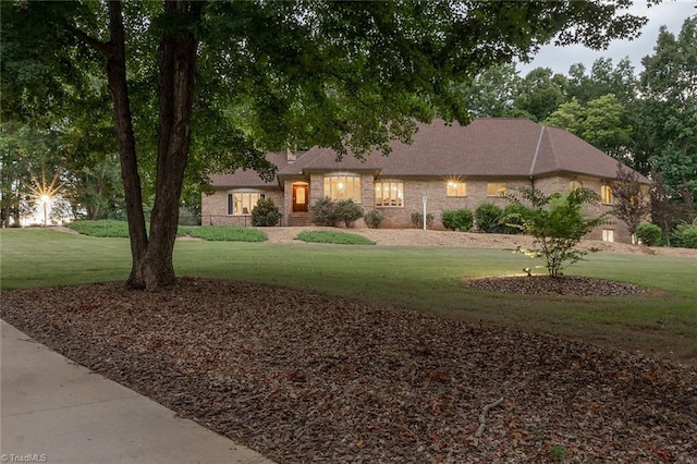 single story home featuring a front yard