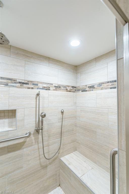 bathroom featuring tiled shower