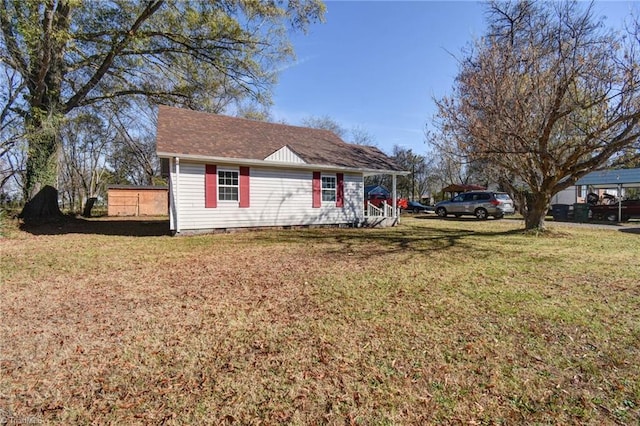 view of front of home with a front lawn