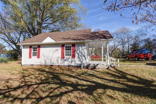 view of front of house featuring a porch and a front lawn