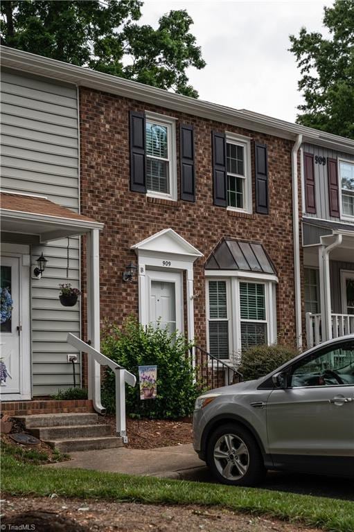 909 Shelby Dr Unit B, Greensboro, NC 27409 - townhome / multi-family property with brick siding