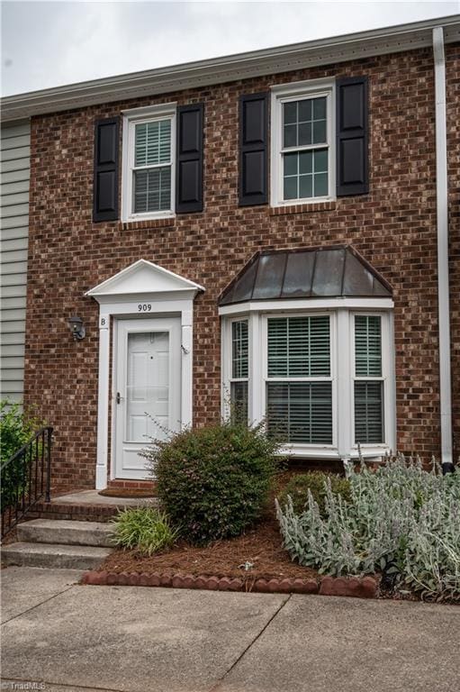 909 Shelby Dr Unit B, Greensboro, NC 27409 - multi unit property with brick siding