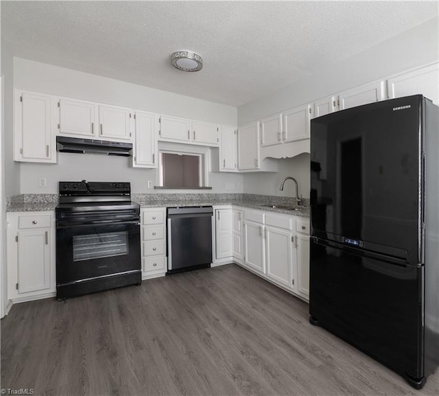 909 Shelby Dr Unit B, Greensboro, NC 27409 - kitchen with black appliances, a sink, white cabinetry, dark wood-type flooring, and a textured ceiling